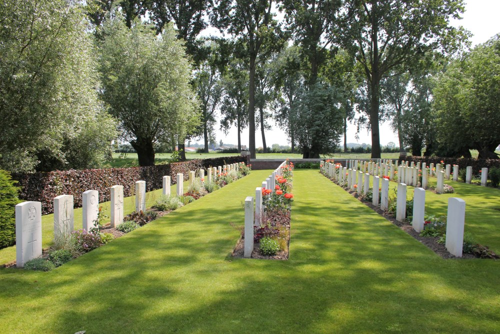 Commonwealth War Cemetery Hospital Farm #4