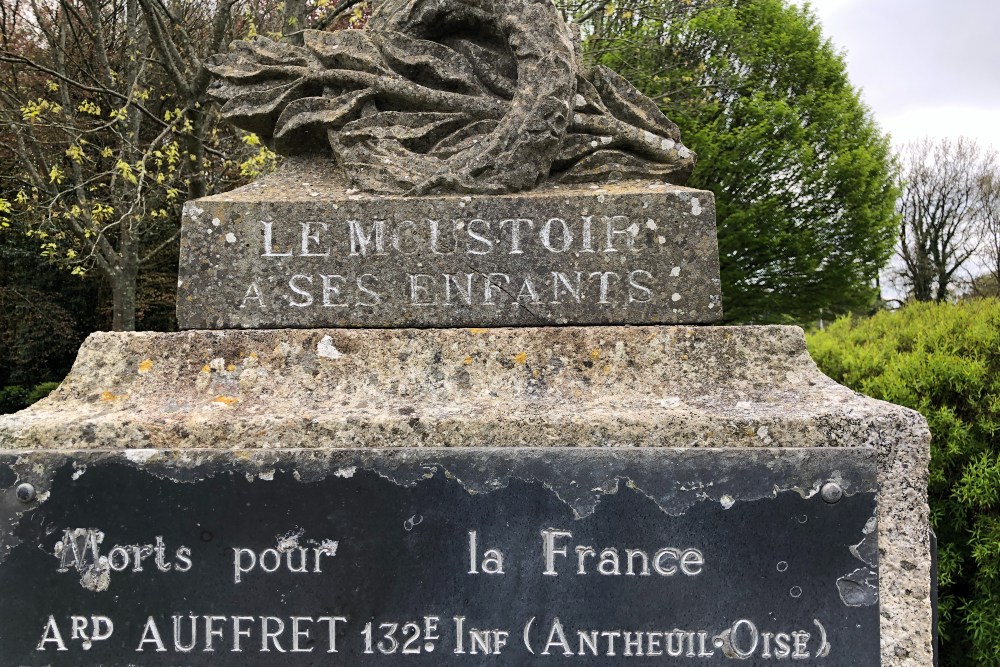 Oorlogsmonument Le Moustoir #2