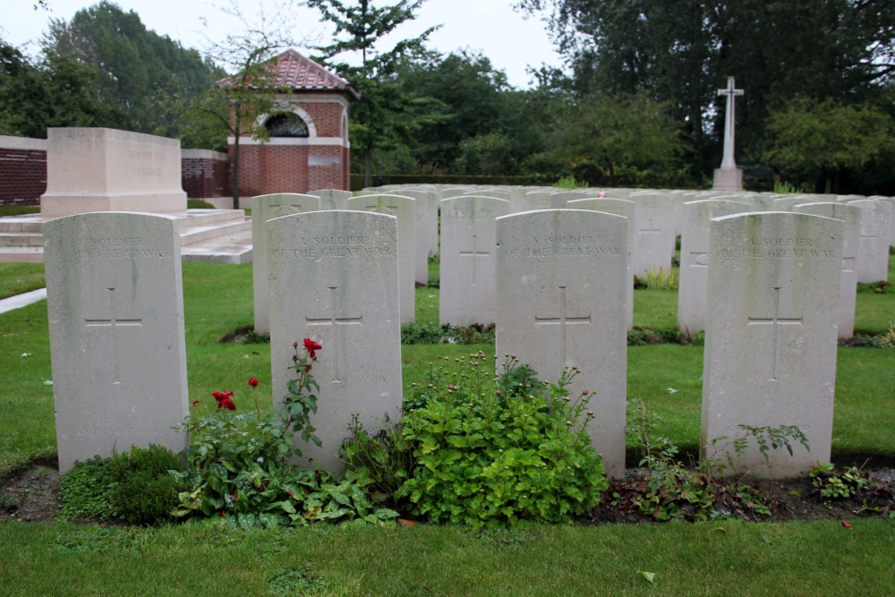 Commonwealth War Cemetery Royal Irish Rifles #4