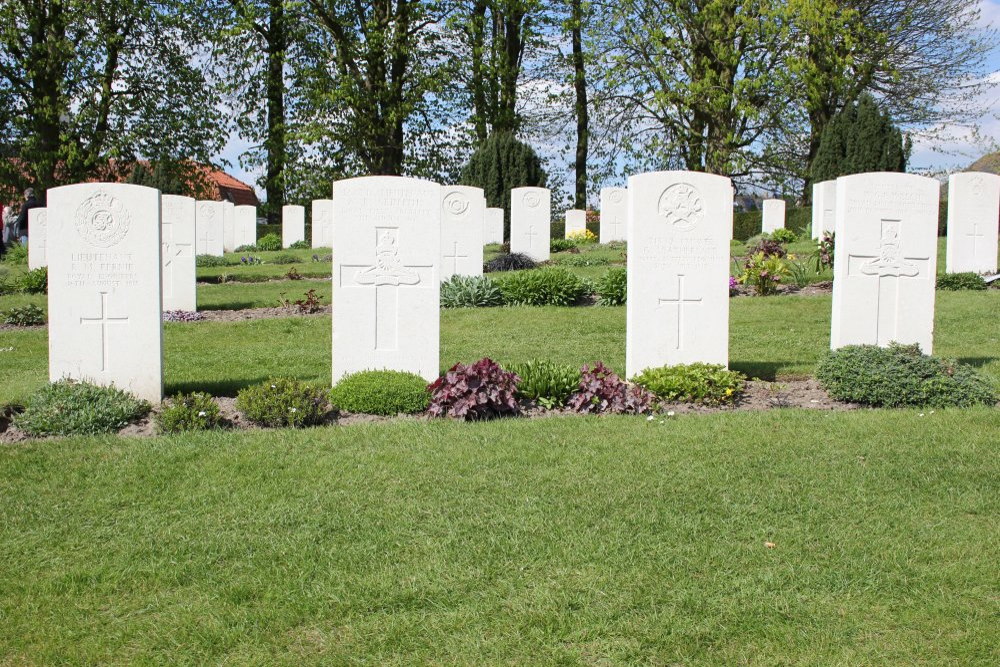 Commonwealth War Cemetery Ramparts (Lille Gate) #5