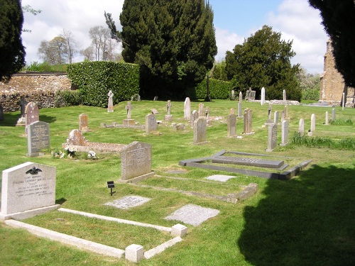 Commonwealth War Grave St Mary Churchyard