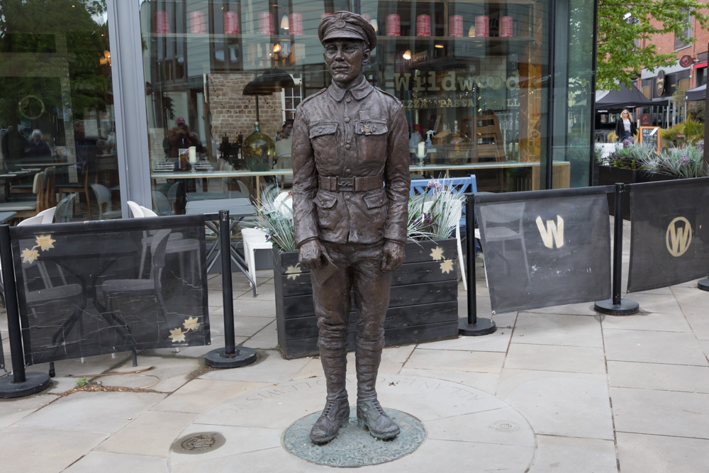 Monument Lance Corporal Allan Leonard Lewis VC #1