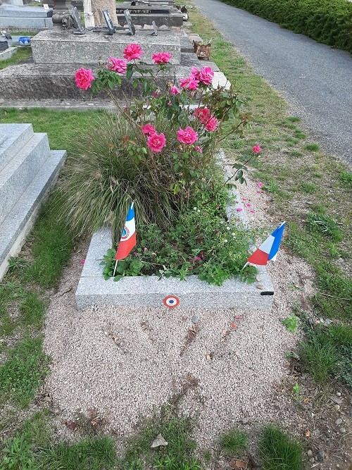 Monument Gerepatrieerde Begraafplaats Vichy #2