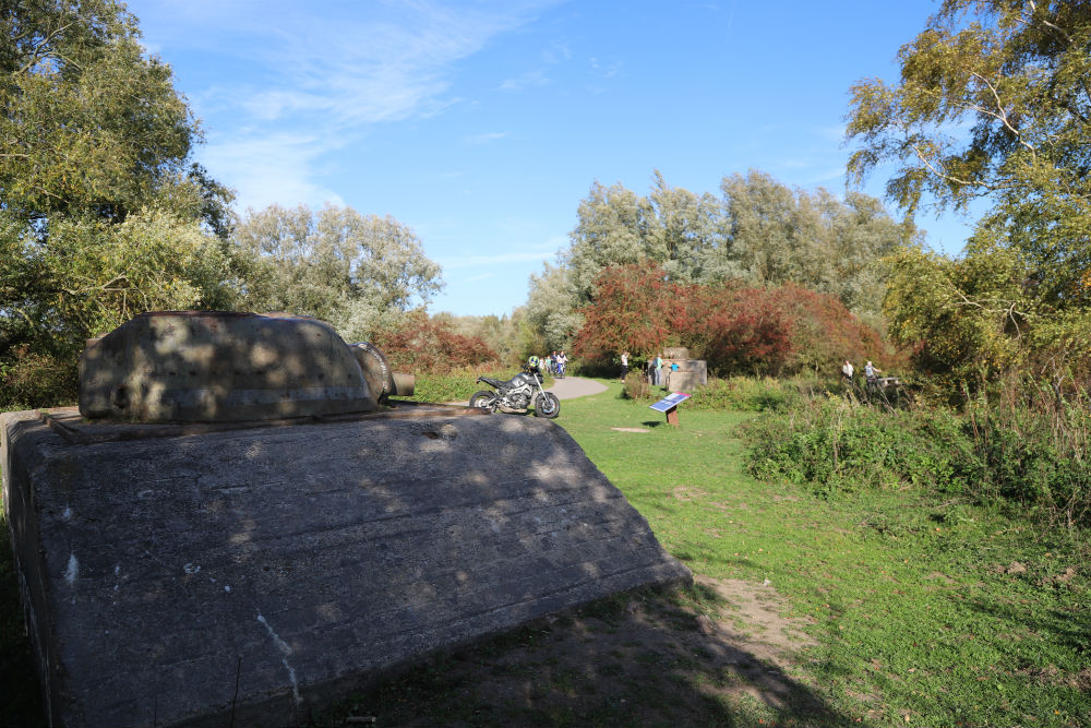 Ingebetonneerde M4 Sherman Tanks Meinerswijk #2