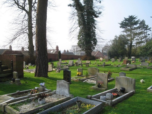 Commonwealth War Graves St Peter Churchyard Extension