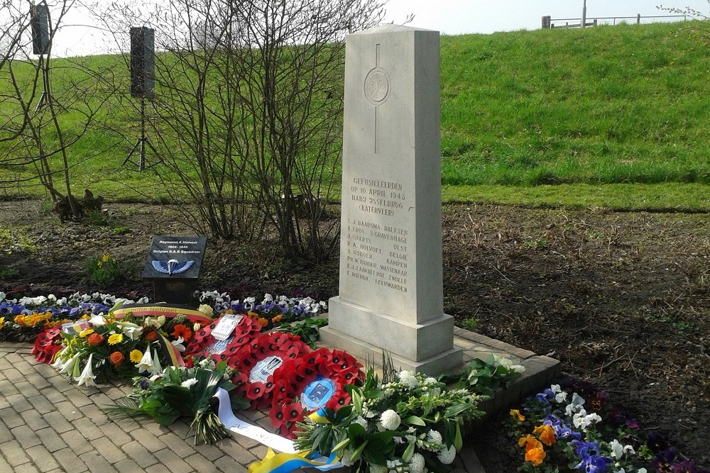 Memorial Katerveer near IJssel bridge #3