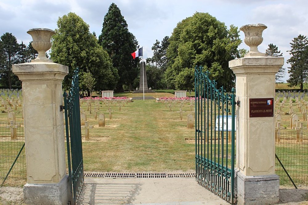 Franse Oorlogsbegraafplaats Flavigny-le-Petit #1