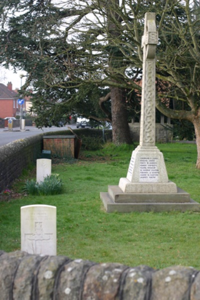 Oorlogsgraven van het Gemenebest St Helen Churchyard #1