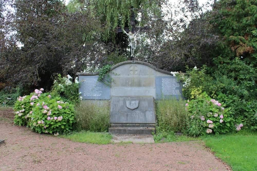 Belgisch Oorlogsgraf Wingene Wildenburg