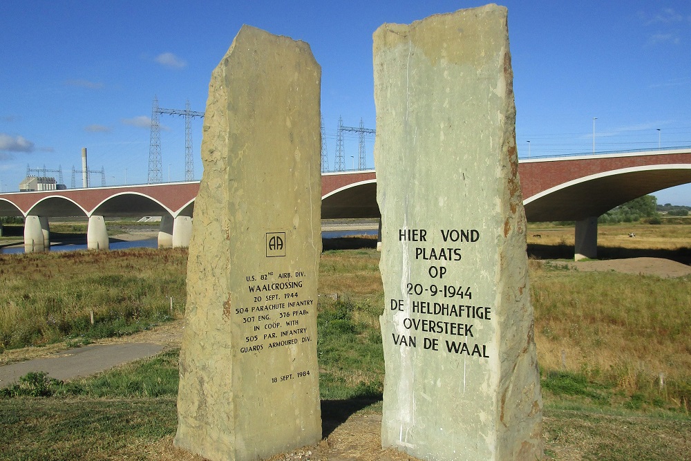 Monument Waaloversteek bij Nijmegen #2