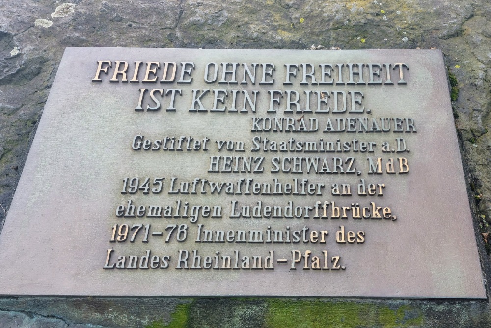 Plaquette Vrede zonder vrijheid is geen vrede #3
