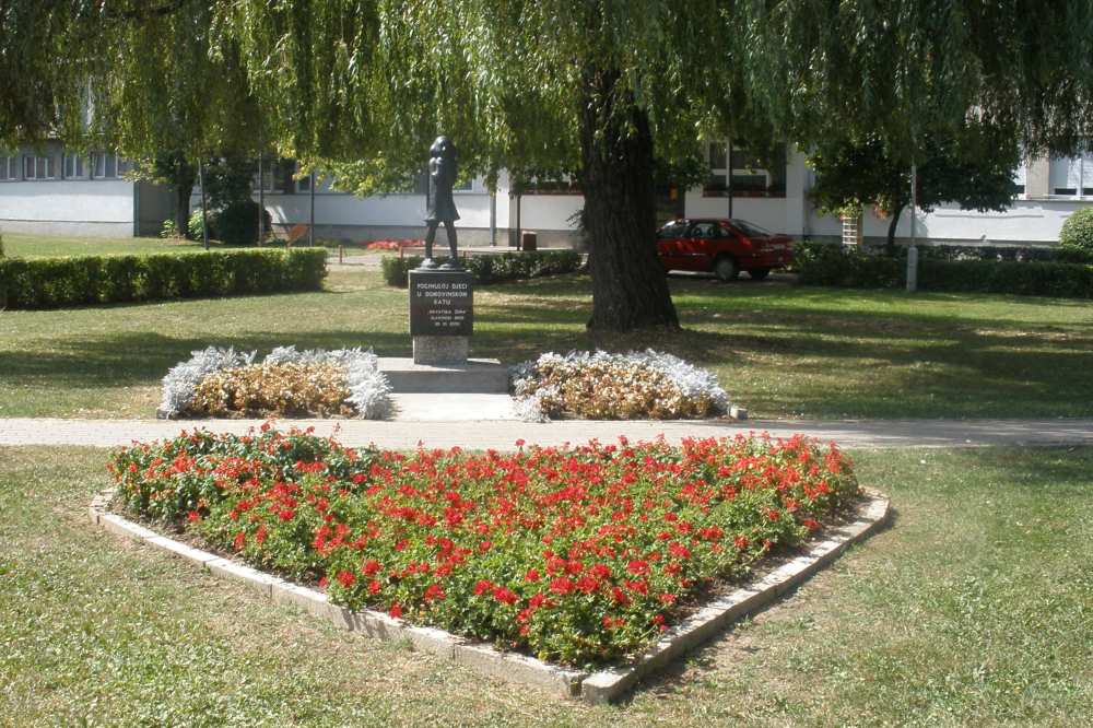 Monument Omgekomen Kinderen Slavonski Brod #1