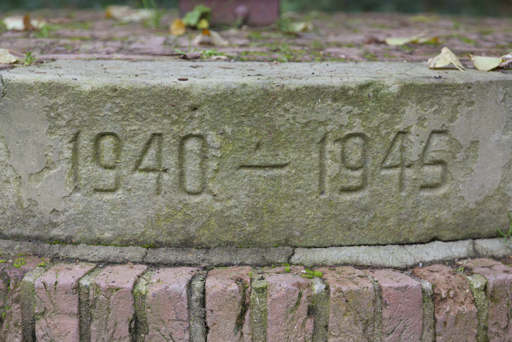 Monument Carolinapark Dieren #3