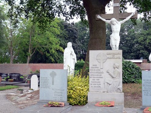 Roman Catholic Cemetery Steenwijksmoer #1