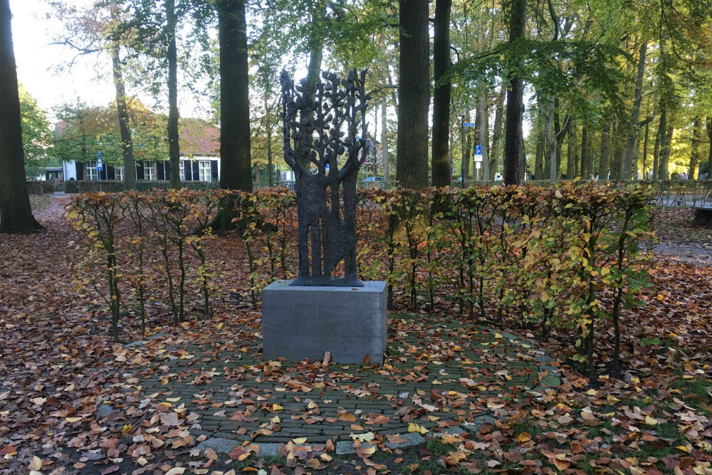 War Memorial Muiderberg #1