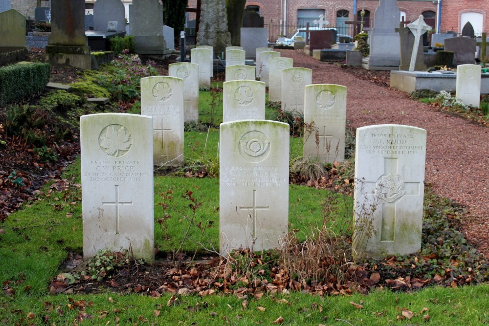 Commonwealth War Graves Westouter #2