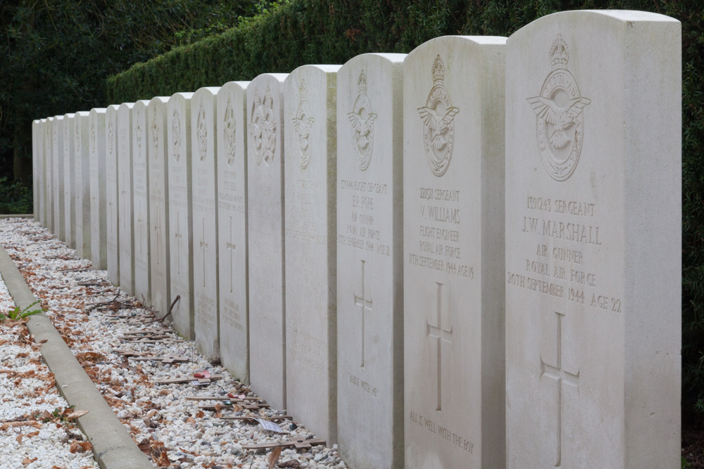 Commonwealth War Graves General Cemetery Heteren #4