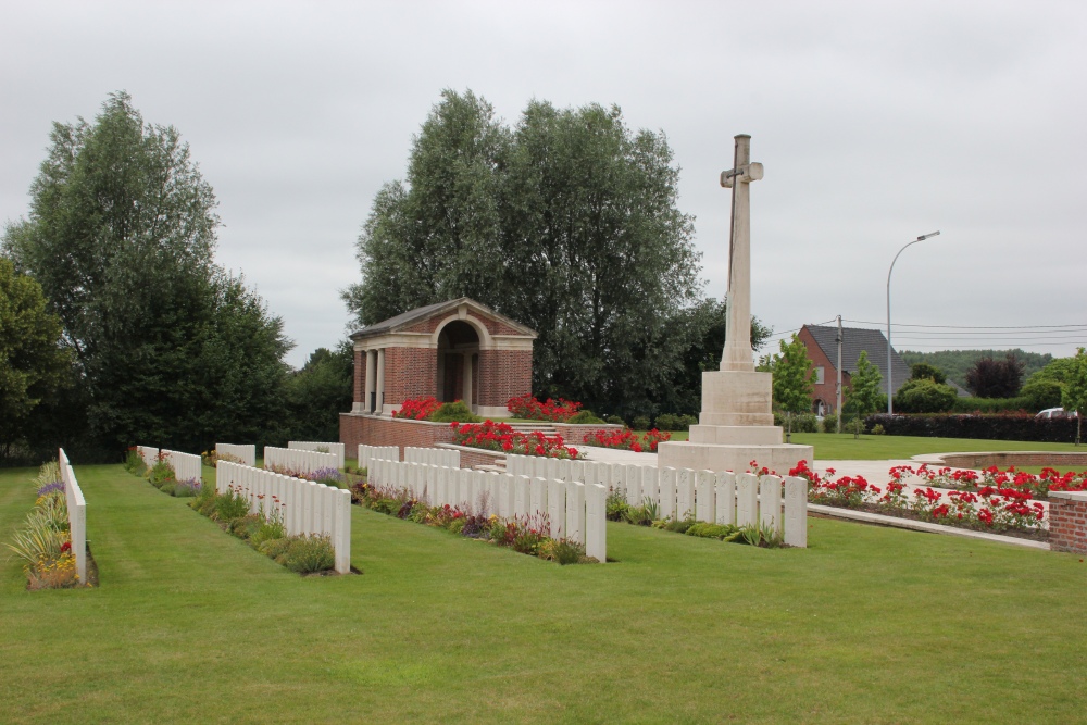 Commonwealth War Cemetery Hooge Crater #3