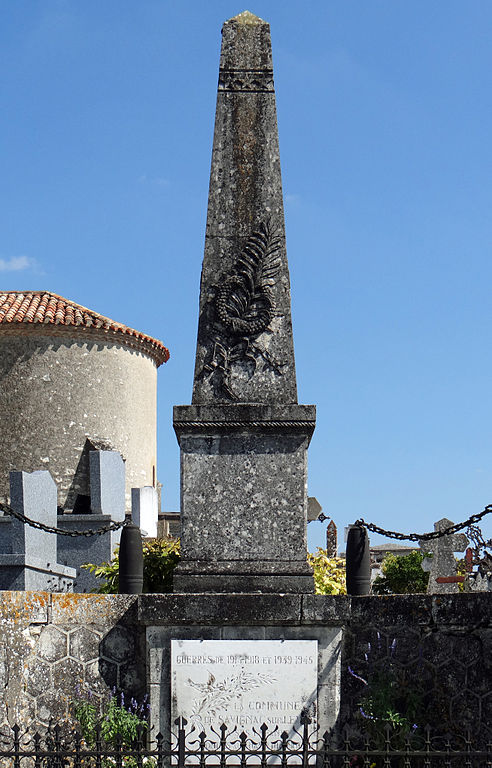 War Memorial Savignac-sur-Leyze #1