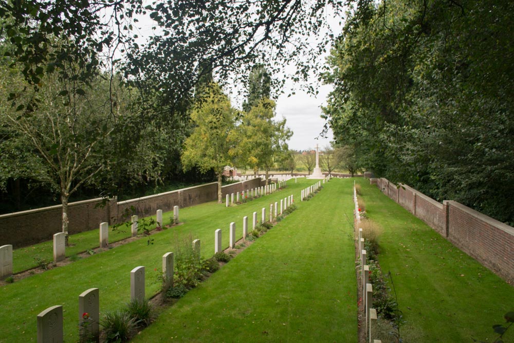 Commonwealth War Cemetery Woods #5