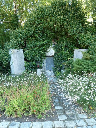 War Memorial Rodaun #1