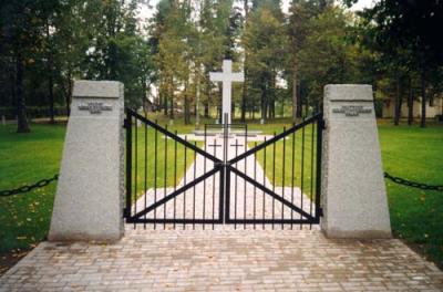 German War Cemetery Walk / Valka