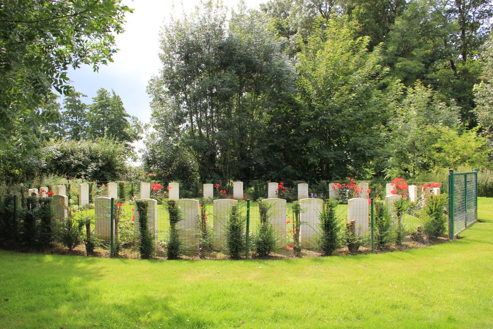 Commonwealth War Graves Beveren-IJzer #1