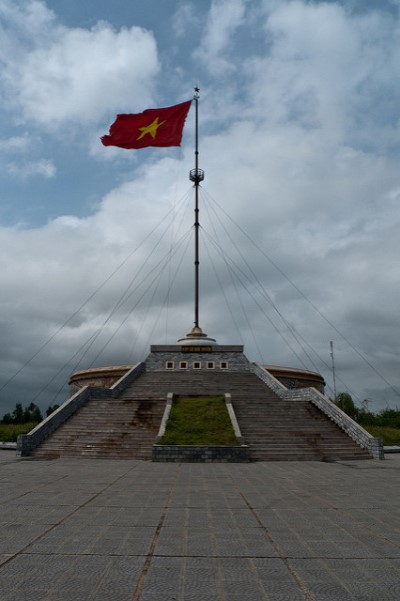 Vlaggenmast Hien Luong Brug #2