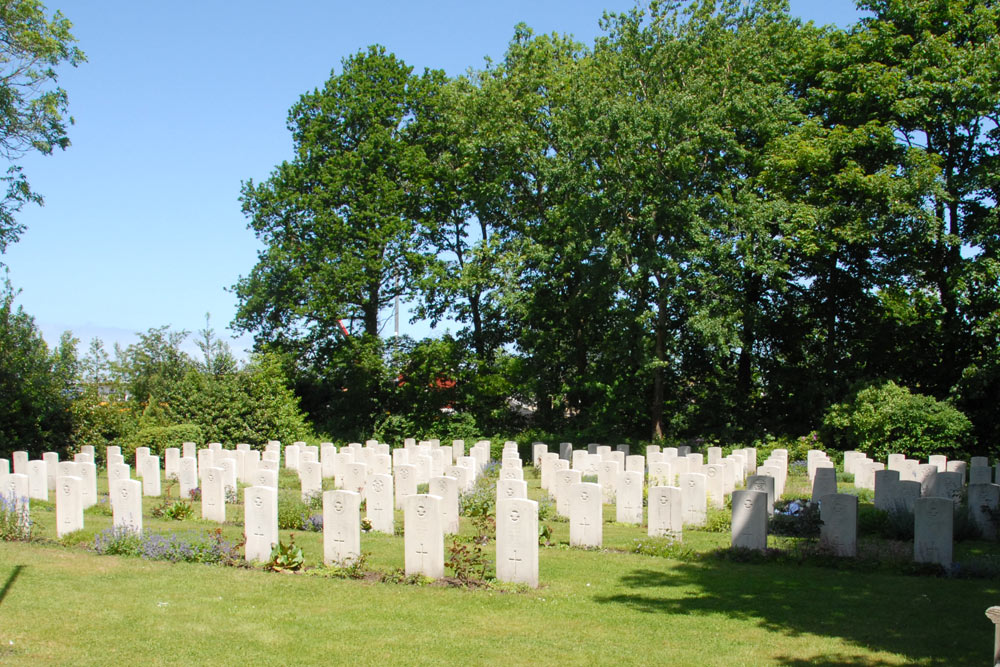 Commonwealth War Graves General Cemetery Den Burg #5