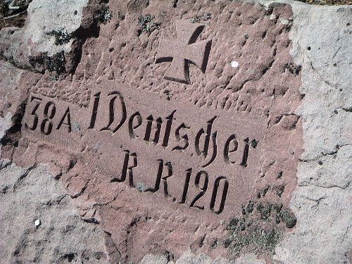 Herdenkingssteen Gesneuvelden Petit Donon #1
