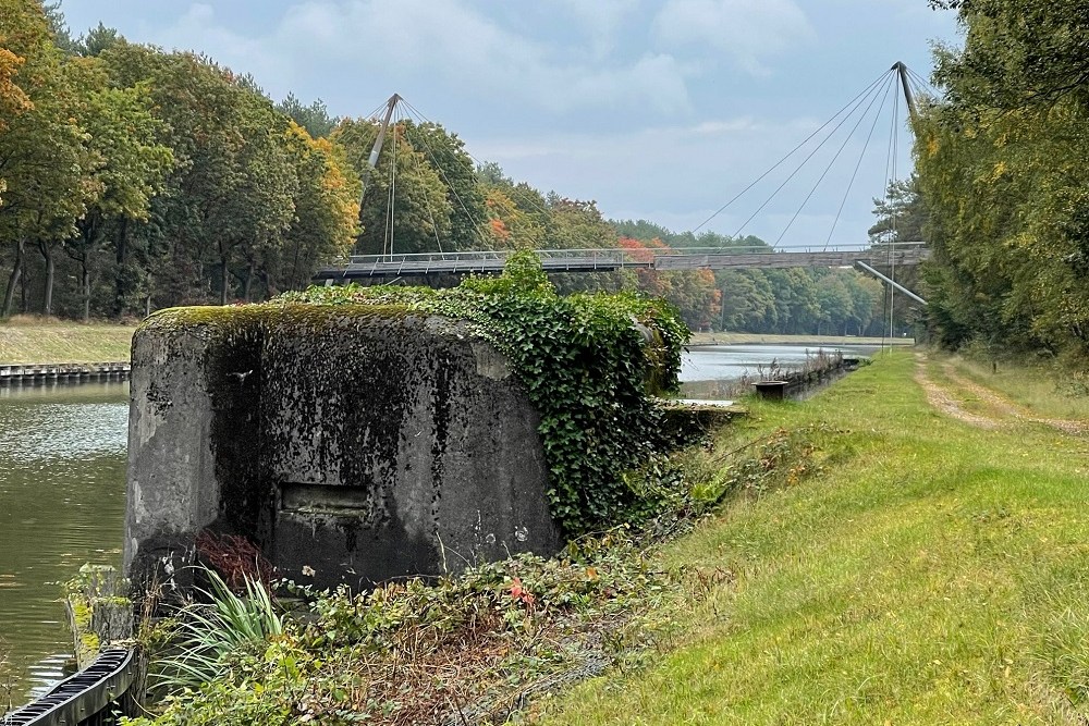 Bunker 7f Border Defence Bocholt-Herentals Canal #1