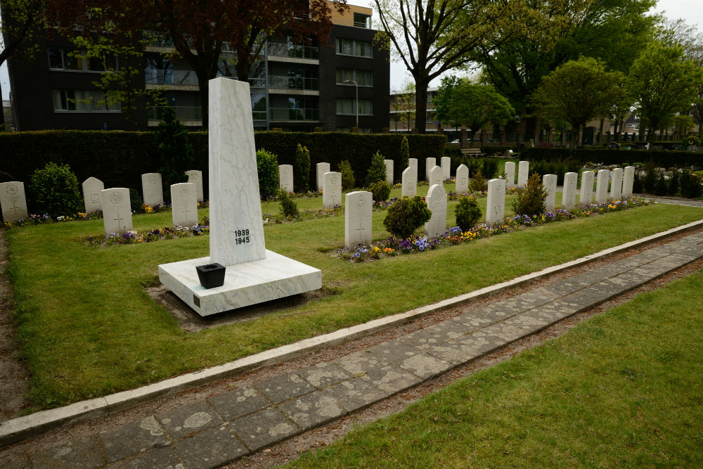 Monument Onbekende Soldaat Rooms Katholieke Begraafplaats