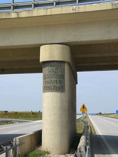 Russisch Opschrift Viaduct A4 (afslag 345)