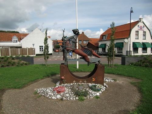 Liberation monument Montfort #1