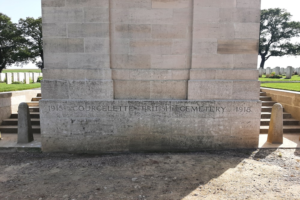 Oorlogsbegraafplaats van het Gemenebest Courcelette #1