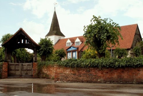 Oorlogsgraven van het Gemenebest St. Peter and St. Paul Churchyard