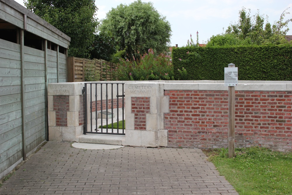 Commonwealth War Cemetery Ledeghem #1