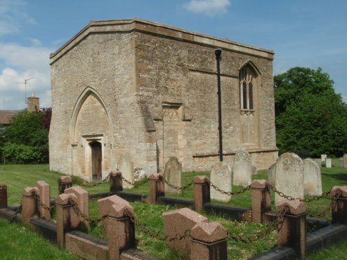 Commonwealth War Graves Barnwell All Saints Churchyard