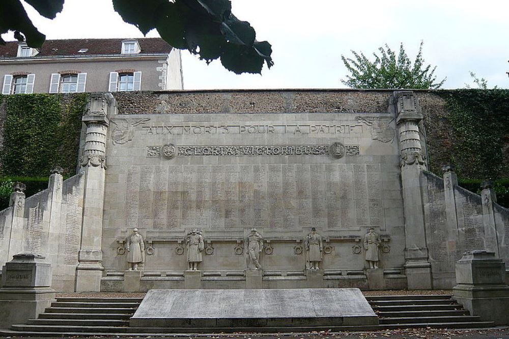 Oorlogsmonument Chartres #1