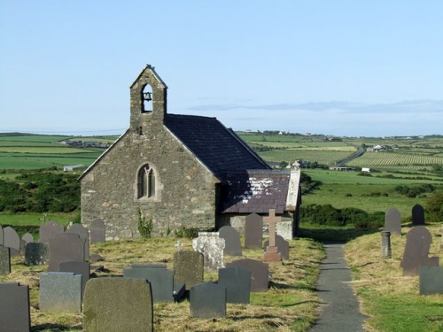 Oorlogsgraf van het Gemenebest St. Maethlu Churchyard