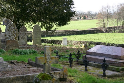 Oorlogsgraf van het Gemenebest St. Dubricius Churchyard #1