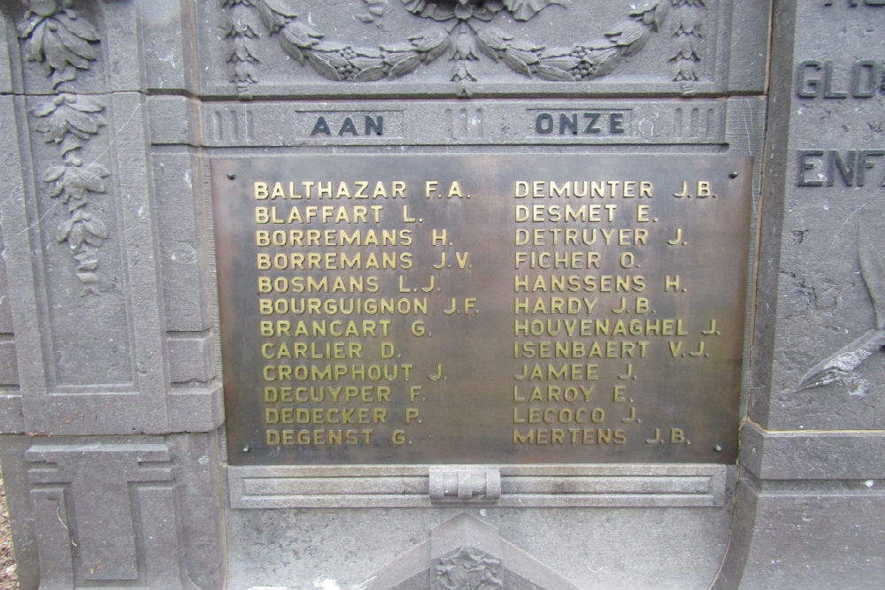 Oorlogsmonument Begraafplaats Halle #2