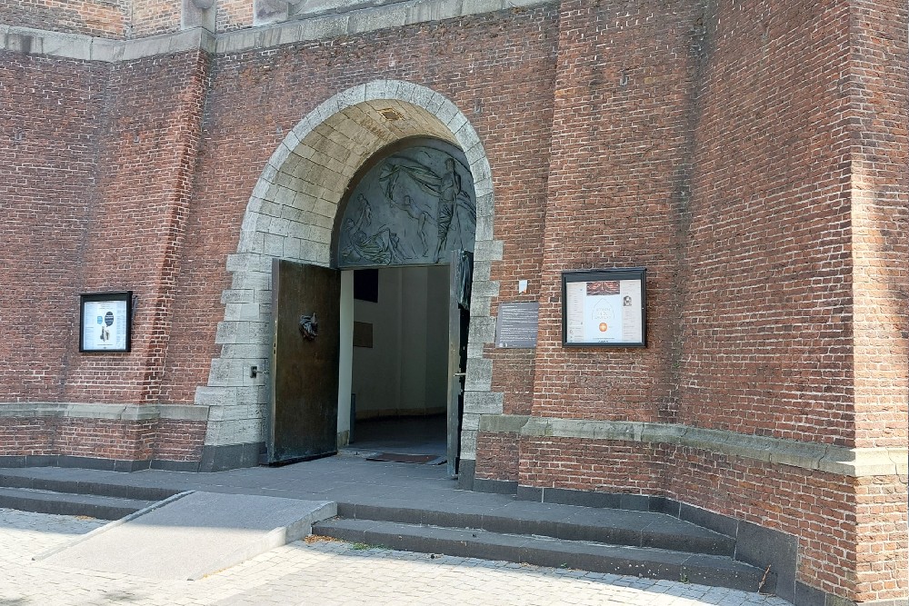 Monument Oorlog en Vrede Sint Laurenskerk Rotterdam #3