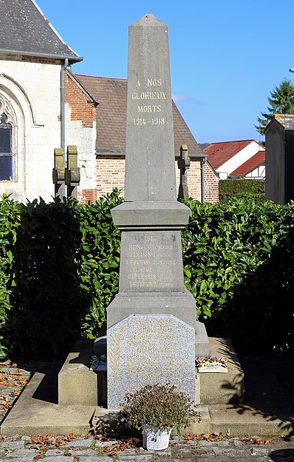 Oorlogsmonument Rieux #1