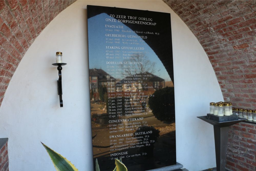 Nederlandse Oorlogsgraven en Monument Rooms-Katholieke Begraafplaats Beneden-Leeuwen #4