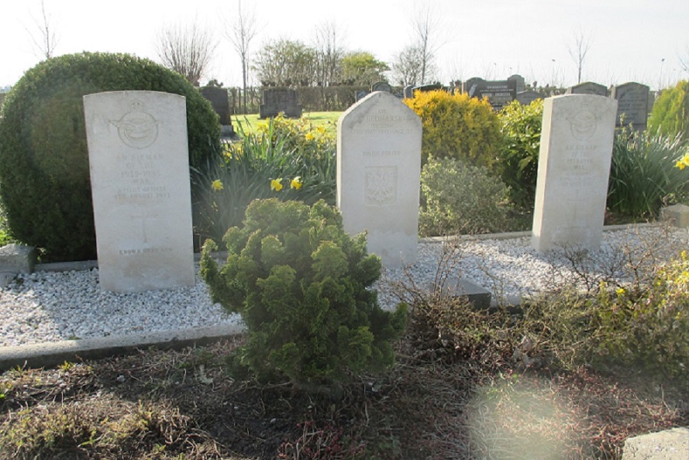 Polish War Grave Municipal Cemetery Sint Jacobiparochie #1