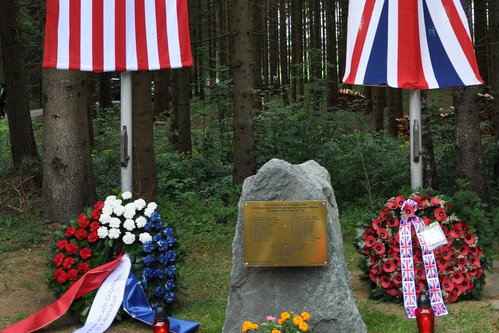 Monument Crashes B-17 En B-24 Strallegg #2