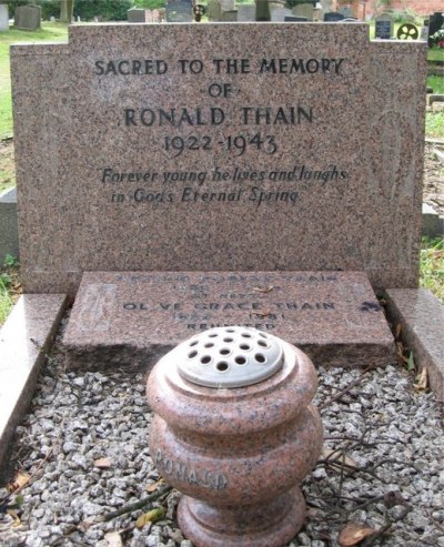 Commonwealth War Graves All Saints Churchyard #2