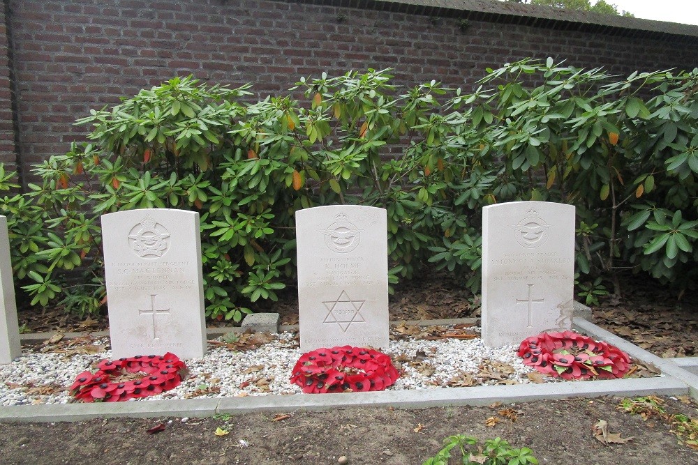 Oorlogsgraven van het Gemenebest Rooms Katholieke Begraafplaats Kapel in t Zand Roermond #4