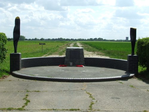 Monument U.S.A.A.F. Station 157 (RAF Raydon) #1